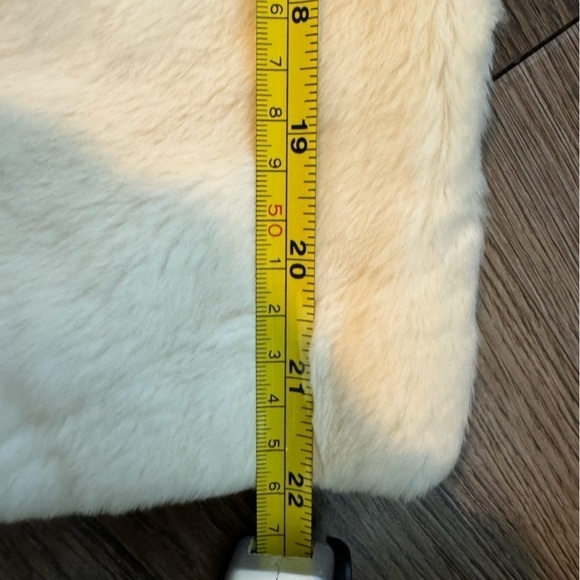 Louis Vuitton 100% Weasel Fur Cropped Jacket – Ivory – FR 38 (US 6) - Picture 13 of 16